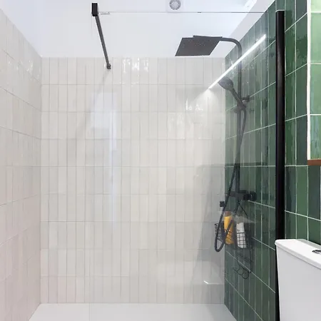 Home2book Bright Sea Views & Pool דירה באיאמר