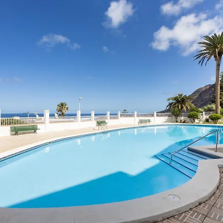 Home2book Bright Sea Views & Pool バハマル