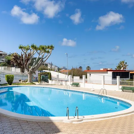 Home2book Bright Sea Views & Pool バハマル